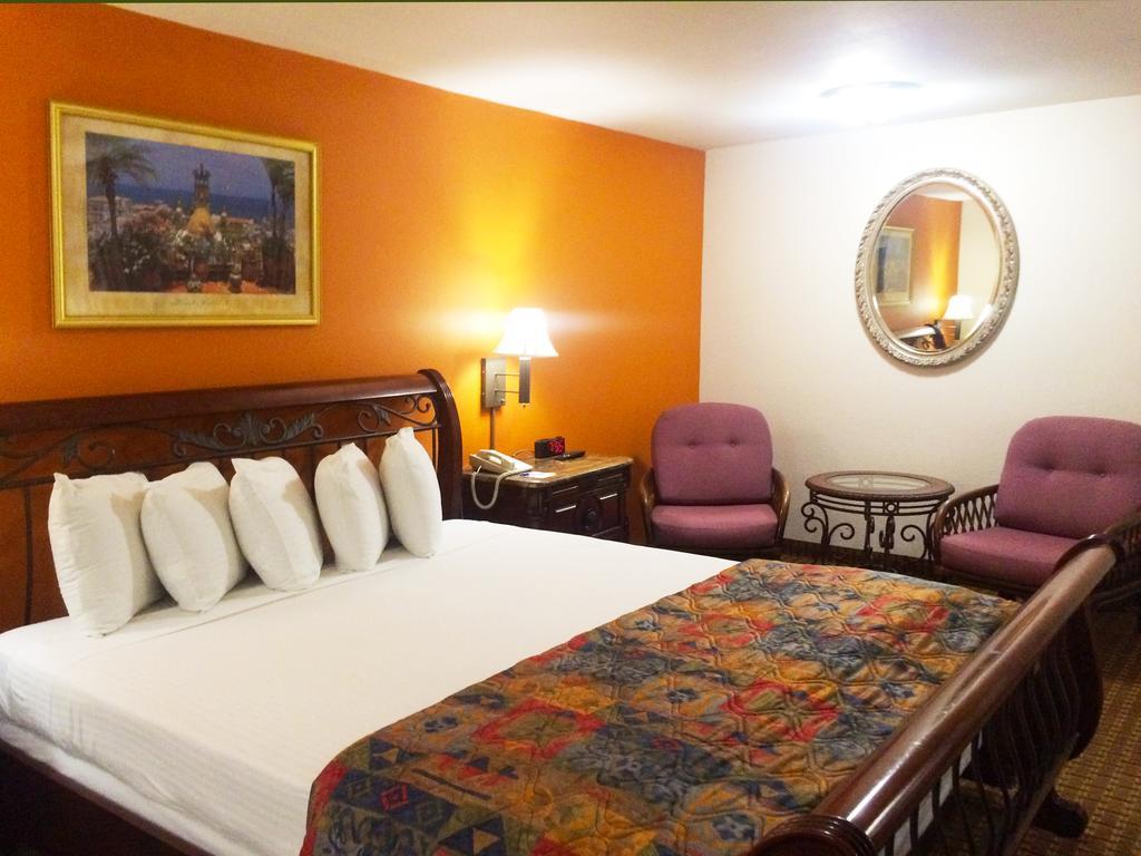 Days Inn Harbor View 샌디에이고 객실 사진